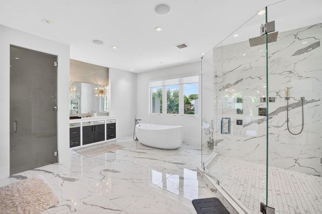 39 Pelican Drive, Fort Lauderdale, FL 33301