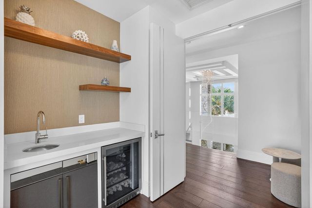 39 Pelican Drive, Fort Lauderdale, FL 33301