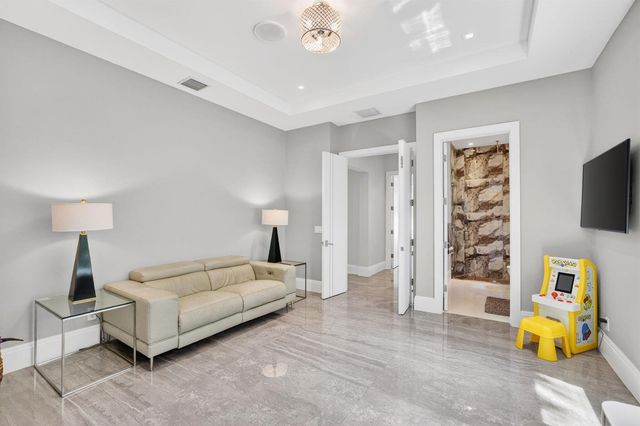 39 Pelican Drive, Fort Lauderdale, FL 33301