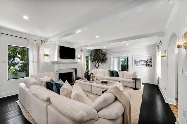 4430 Alton Rd, Miami Beach, FL 33140