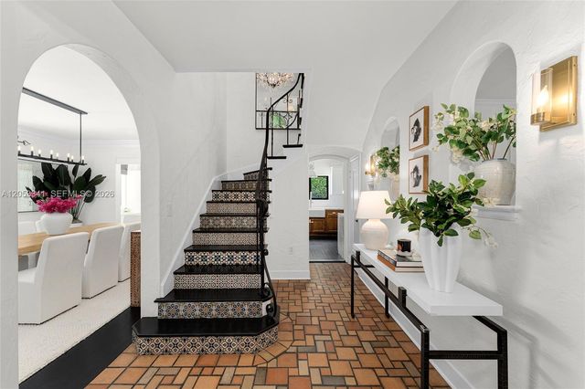 4430 Alton Rd, Miami Beach, FL 33140