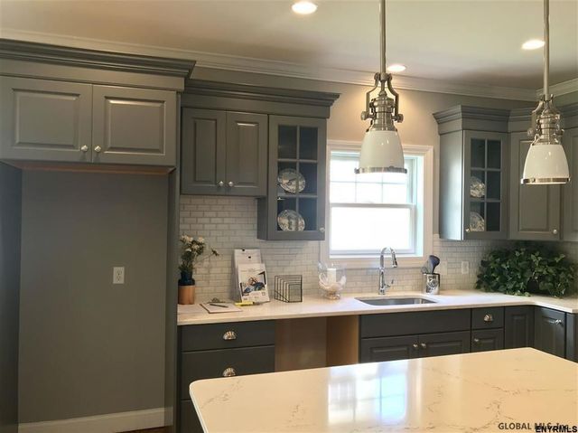 21 Harbor Lane, Colonie, NY 12047