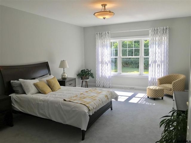 21 Harbor Lane, Colonie, NY 12047