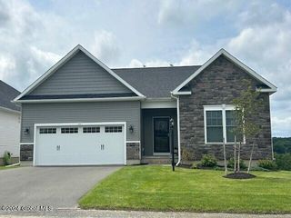 21 Harbor Lane, Colonie, NY 12047