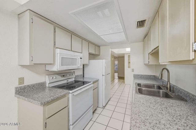 6120 E AUGUSTA Circle, Mesa, AZ 85215