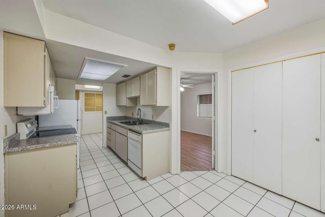 6120 E AUGUSTA Circle, Mesa, AZ 85215