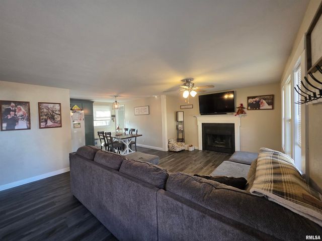 412 WHIPPOORWILL Drive, Washington, IL 61571