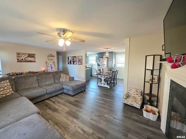 412 WHIPPOORWILL Drive, Washington, IL 61571