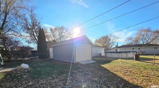 412 WHIPPOORWILL Drive, Washington, IL 61571