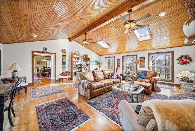 2419 Williams Hollow Rd, Mc Ewen, TN 37101