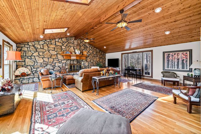 2419 Williams Hollow Rd, Mc Ewen, TN 37101