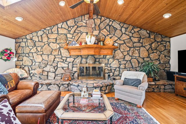 2419 Williams Hollow Rd, Mc Ewen, TN 37101