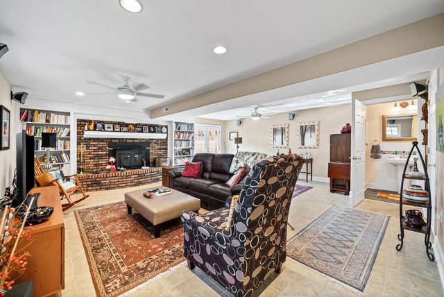 2419 Williams Hollow Rd, Mc Ewen, TN 37101