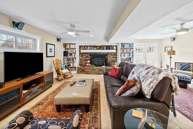 2419 Williams Hollow Rd, Mc Ewen, TN 37101