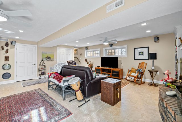 2419 Williams Hollow Rd, Mc Ewen, TN 37101