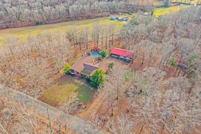 2419 Williams Hollow Rd, Mc Ewen, TN 37101