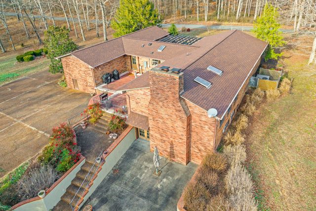 2419 Williams Hollow Rd, Mc Ewen, TN 37101