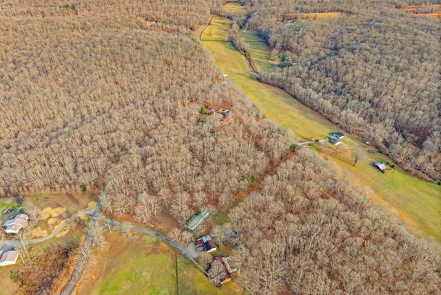2419 Williams Hollow Rd, Mc Ewen, TN 37101
