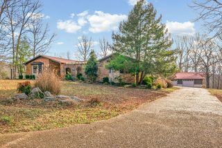 2419 Williams Hollow Rd, Mc Ewen, TN 37101