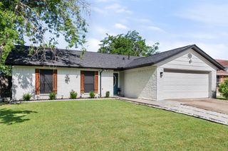 2937 Lake Park Drive, Grand Prairie, TX 75052