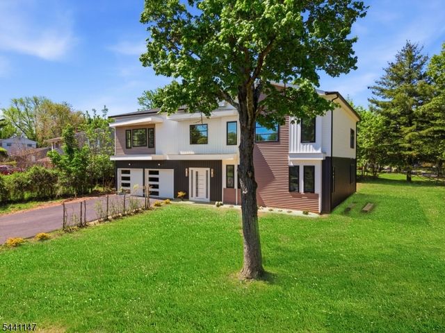 3 Tyne Ct, South Brunswick Twp., NJ 08824