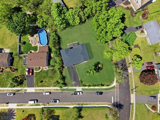 3 Tyne Ct, South Brunswick Twp., NJ 08824