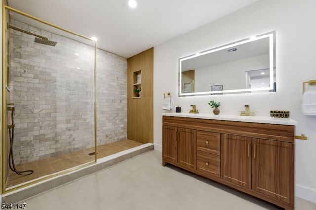 3 Tyne Ct, South Brunswick Twp., NJ 08824