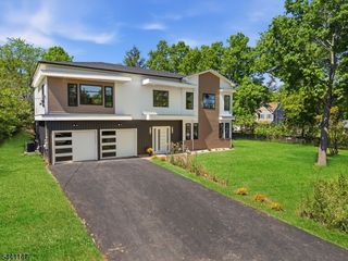3 Tyne Ct, South Brunswick Twp., NJ 08824
