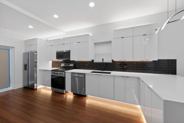 148 W 59th Street, Chicago, IL 60621