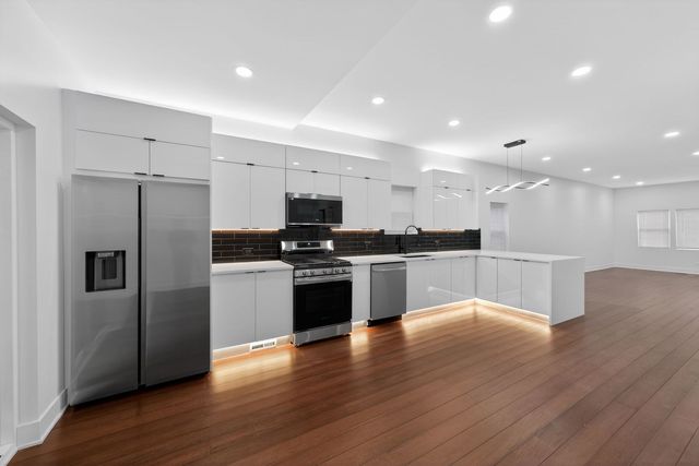 148 W 59th Street, Chicago, IL 60621