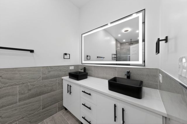 148 W 59th Street, Chicago, IL 60621