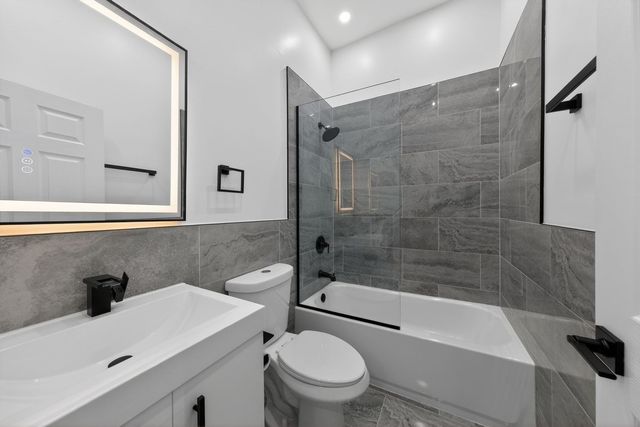 148 W 59th Street, Chicago, IL 60621