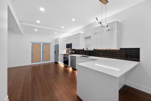 148 W 59th Street, Chicago, IL 60621