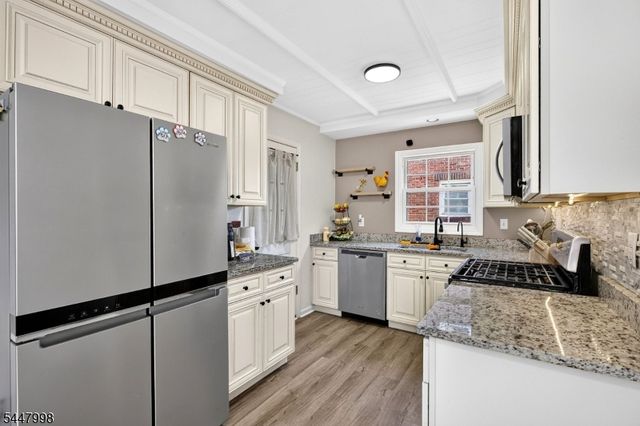 246 N 3rd Ave, Manville Boro, NJ 08835