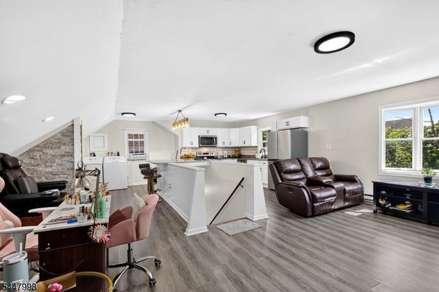 246 N 3rd Ave, Manville Boro, NJ 08835