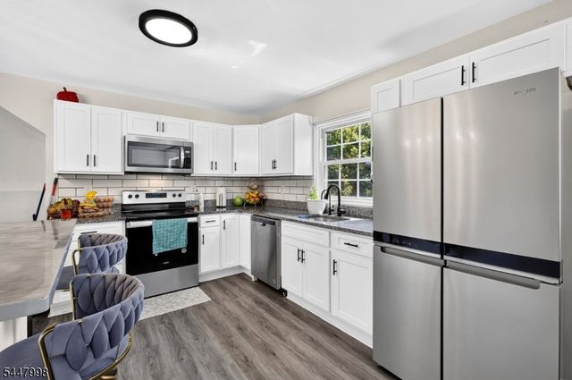 246 N 3rd Ave, Manville Boro, NJ 08835