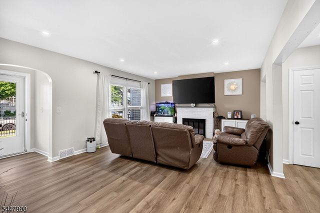 246 N 3rd Ave, Manville Boro, NJ 08835