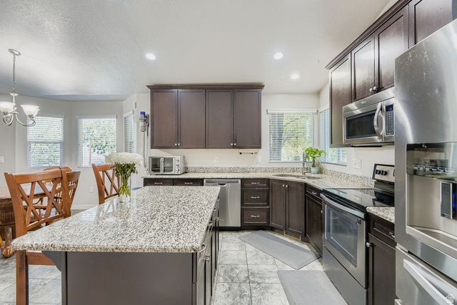 6474 S SILHOUETTE LN, West Valley City, UT 84081