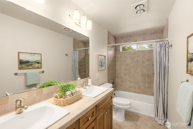 1125 324th Way NE, Carnation, WA 98014