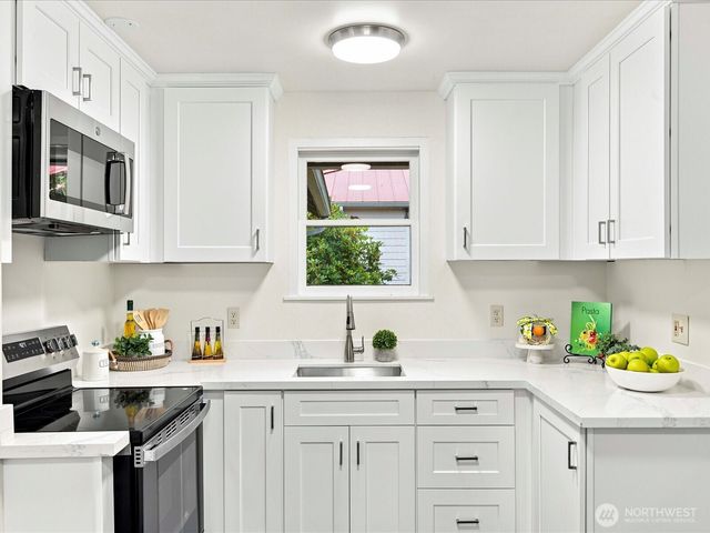 8848 13th Avenue SW, Seattle, WA 98106