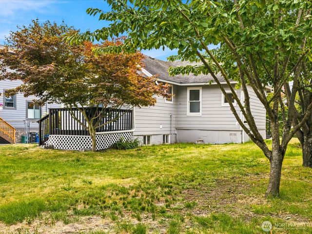 8848 13th Avenue SW, Seattle, WA 98106
