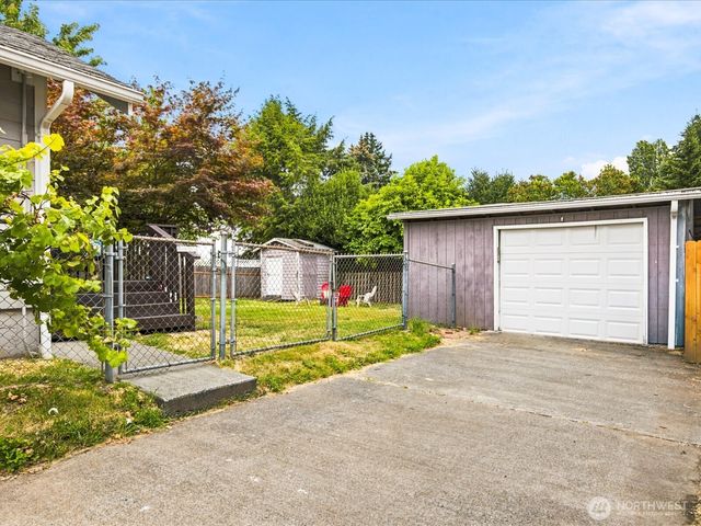 8848 13th Avenue SW, Seattle, WA 98106