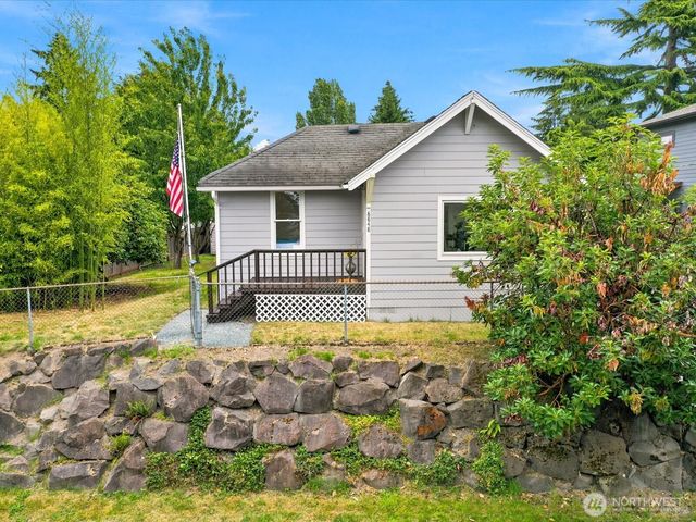 8848 13th Avenue SW, Seattle, WA 98106