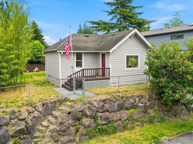8848 13th Avenue SW, Seattle, WA 98106