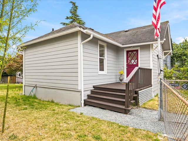 8848 13th Avenue SW, Seattle, WA 98106