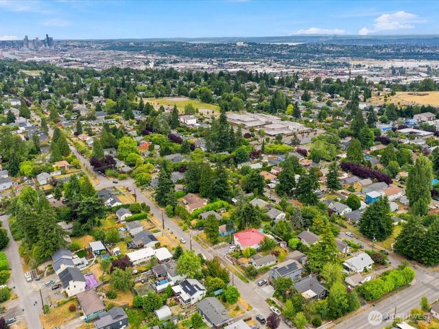 8848 13th Avenue SW, Seattle, WA 98106