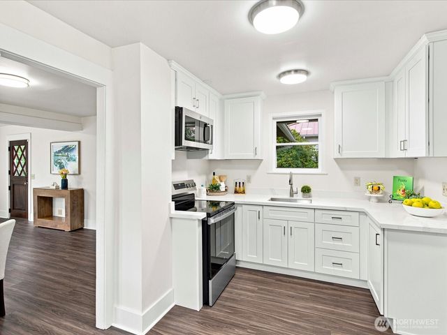 8848 13th Avenue SW, Seattle, WA 98106