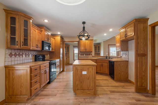 3746 N Croswell Avenue, Springfield, MO 65803