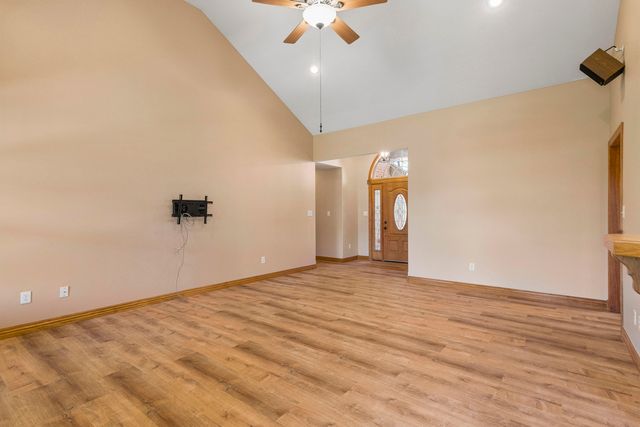 3746 N Croswell Avenue, Springfield, MO 65803