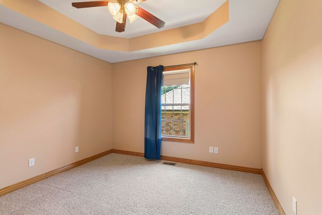 3746 N Croswell Avenue, Springfield, MO 65803